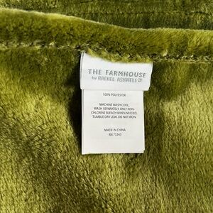 The Farmhouse by Rachel Ashwell Green Fluffy Blanket